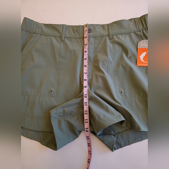 NWT The American Outdoorsman Women's Performance Shorts Size XL Sage Green - Picture 9 of 17